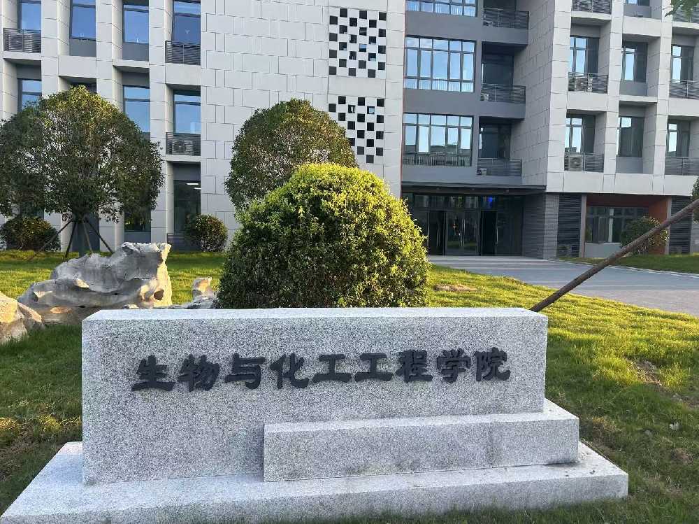 腾冲市扬州职业大学体育场高杆灯项目